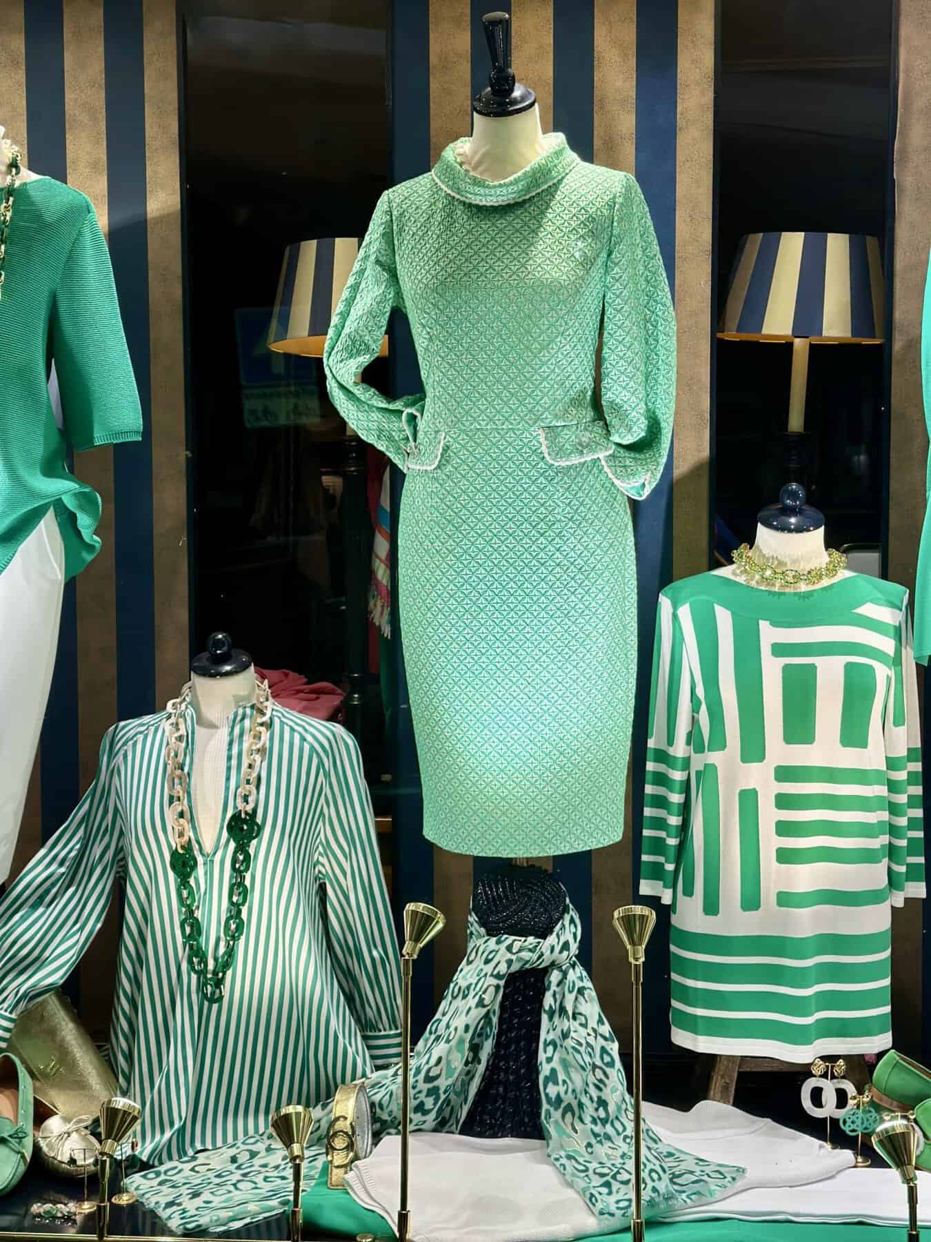 jurk van th Braun verkrijgbaar bij dames mode Modici ook in grotematen verkrijgbaar