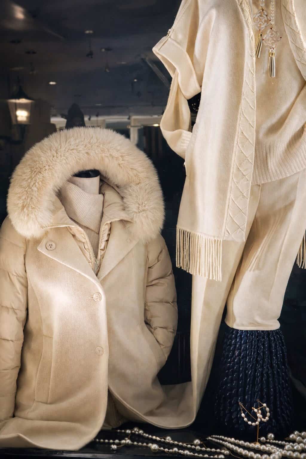 Beige Jas
