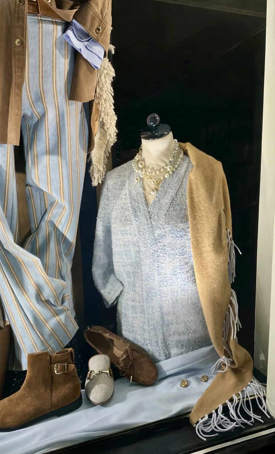 Modici damesmode zomer collectie met kleding en accessoires.